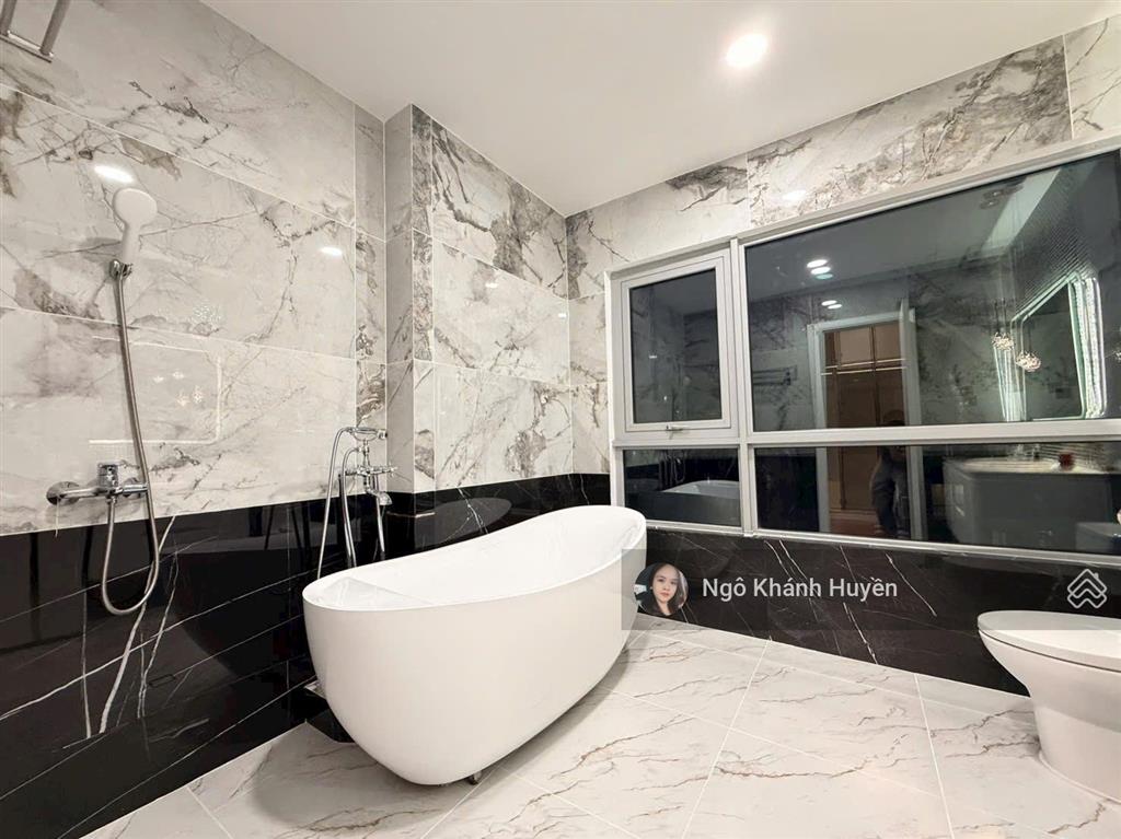 Bán gấp siêu phẩm penthouse vinhomes central park nội thất đẳng cấp 5 sao.  0901 692 ***