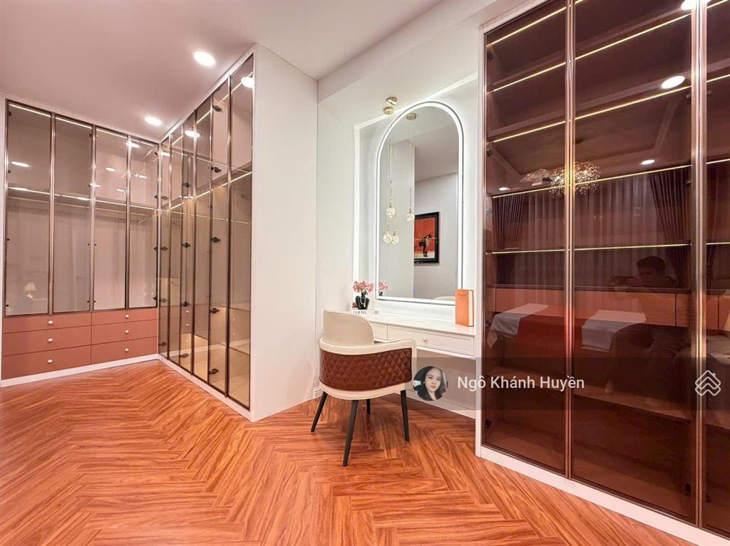 Bán gấp siêu phẩm penthouse vinhomes central park nội thất đẳng cấp 5 sao.  0901 692 ***