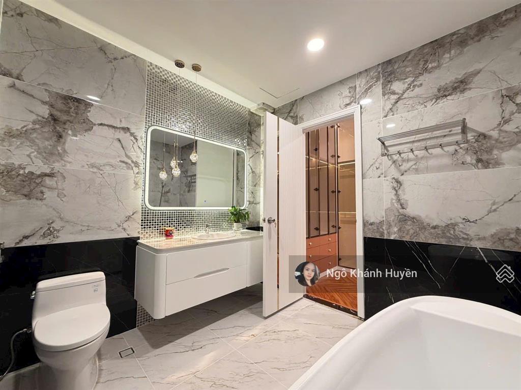 Bán gấp siêu phẩm penthouse vinhomes central park nội thất đẳng cấp 5 sao.  0901 692 ***