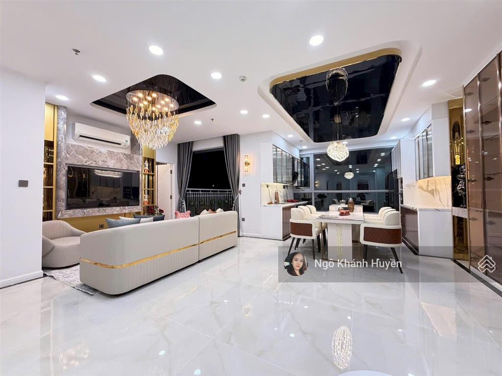 Bán gấp siêu phẩm penthouse vinhomes central park nội thất đẳng cấp 5 sao.  0901 692 ***