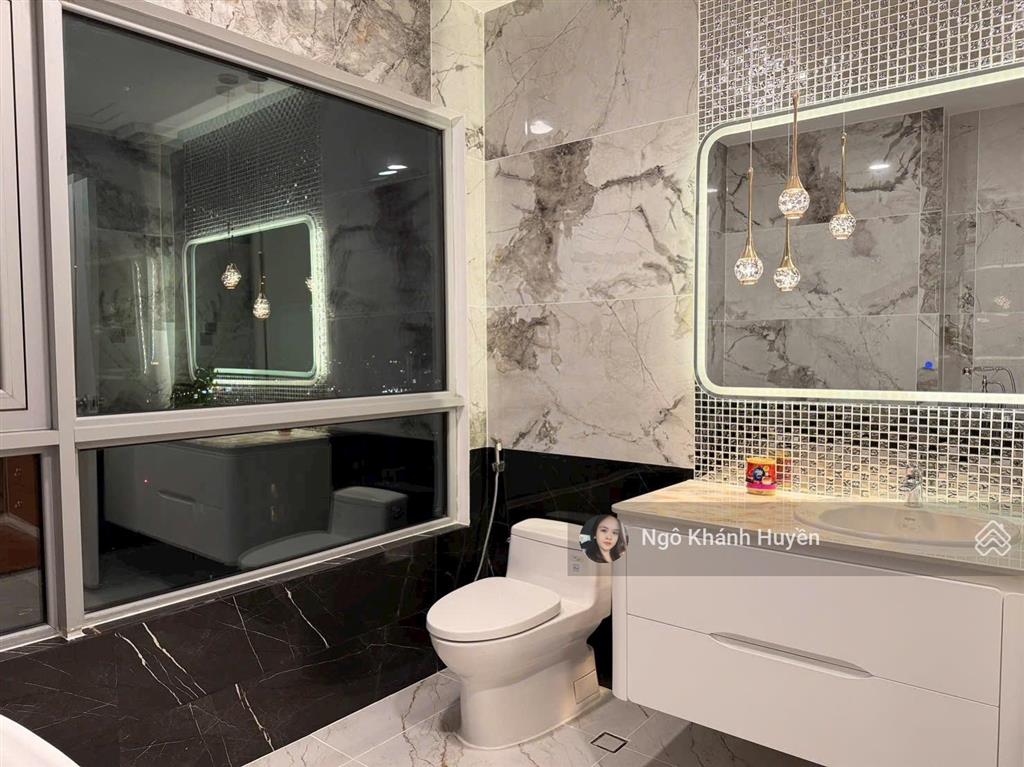 Bán gấp siêu phẩm penthouse vinhomes central park nội thất đẳng cấp 5 sao.  0901 692 ***