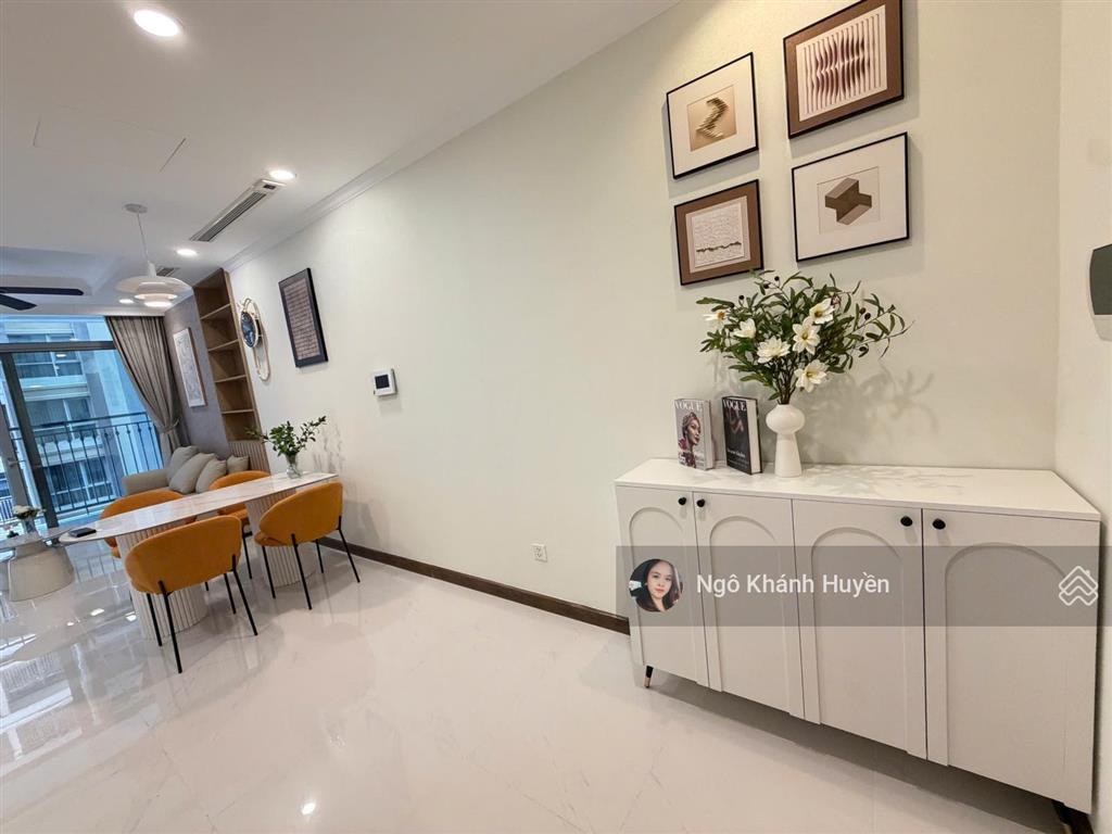 Bán căn hộ 2 phòng ngủ vinhomes central park có sổ hồng view hồ bơi cực đẹp