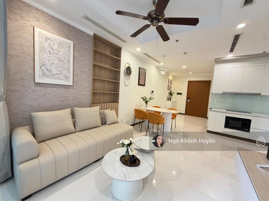 Bán căn hộ 2 phòng ngủ vinhomes central park có sổ hồng view hồ bơi cực đẹp