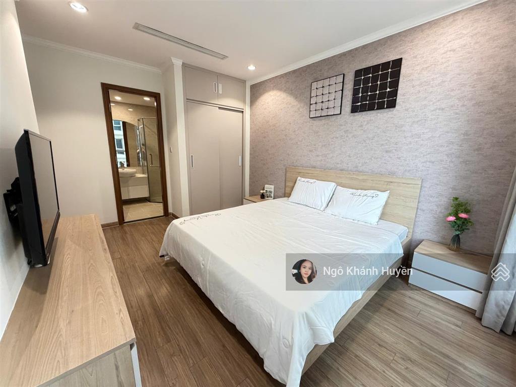 Bán căn hộ 2 phòng ngủ vinhomes central park có sổ hồng view hồ bơi cực đẹp