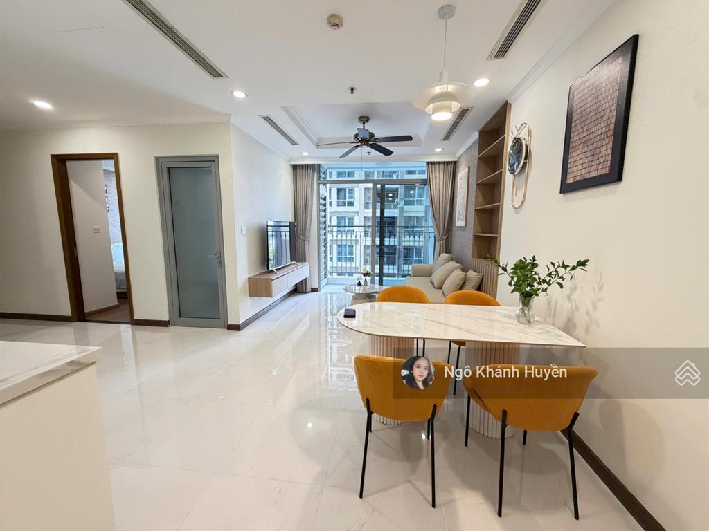 Bán căn hộ 2 phòng ngủ vinhomes central park có sổ hồng view hồ bơi cực đẹp