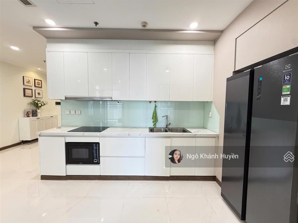 Bán căn hộ 2 phòng ngủ vinhomes central park có sổ hồng view hồ bơi cực đẹp