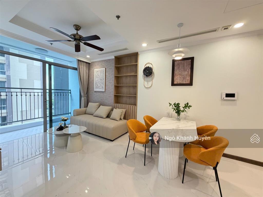 Bán căn hộ 2 phòng ngủ vinhomes central park có sổ hồng view hồ bơi cực đẹp