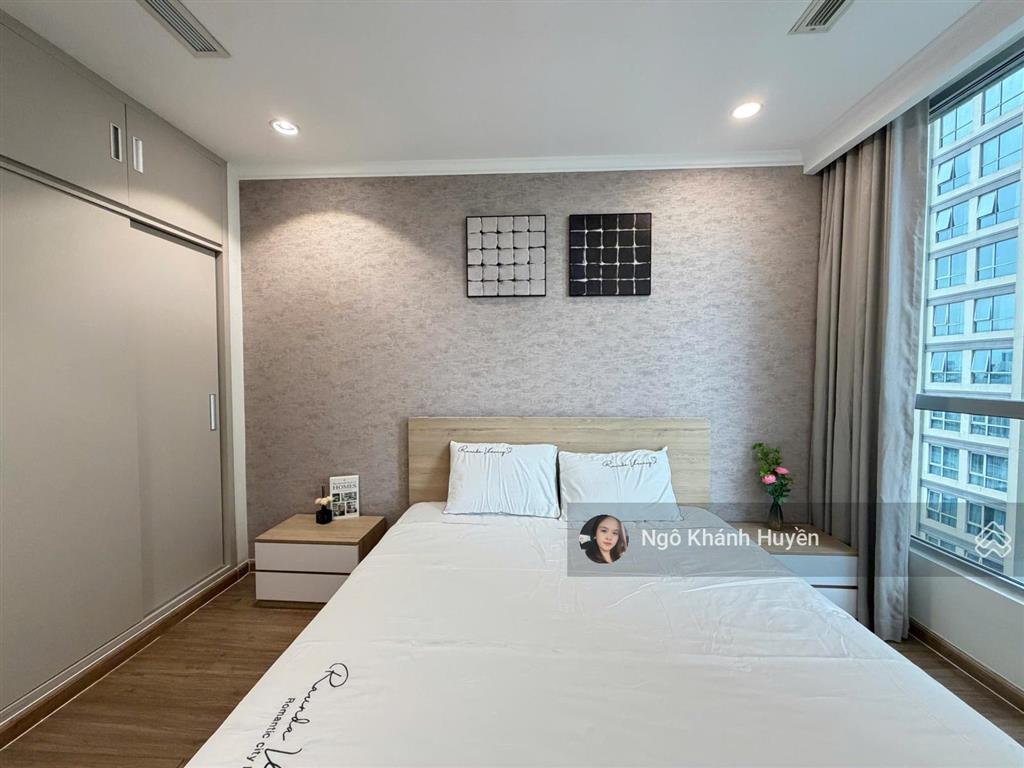 Bán căn hộ 2 phòng ngủ vinhomes central park có sổ hồng view hồ bơi cực đẹp