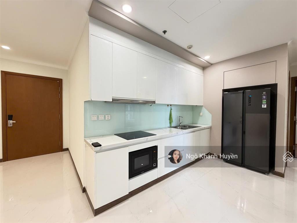 Bán căn hộ 2 phòng ngủ vinhomes central park có sổ hồng view hồ bơi cực đẹp