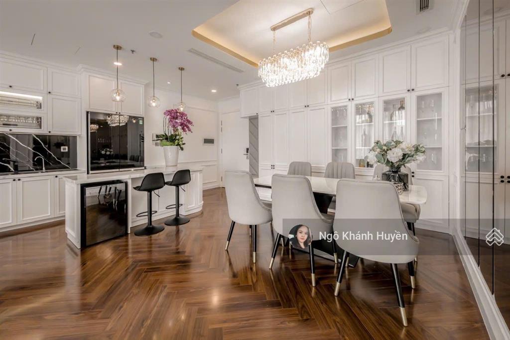 Siêu phẩm cần bán căn hộ vinhomes central park 3 phòng ngủ 108.7m2, nội thất luxury cực đẹp