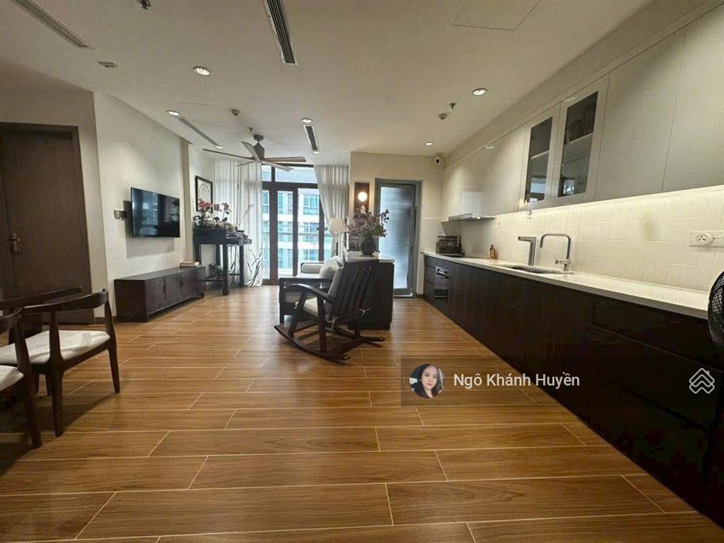 Bán căn hộ cao cấp 3 phòng ngủ 116m2 sổ hồng sẵn sàng, nhà đẹp ở ngay tại vinhomes central park