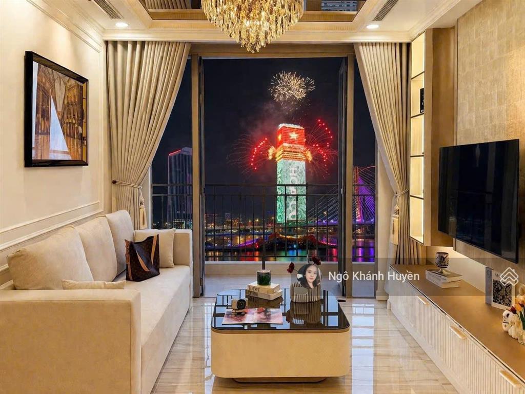 Bán căn hộ vinhomes central park tòa central 32pn,81m2,view quận 1