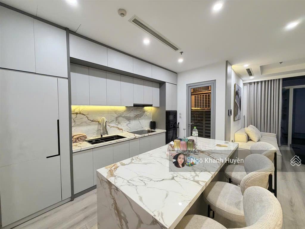 Căn hộ 2 phòng ngủ tại vinhomes central park 82m2, view thành phố, sẵn sổ hồng