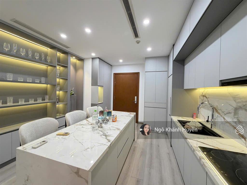 Căn hộ 2 phòng ngủ tại vinhomes central park 82m2, view thành phố, sẵn sổ hồng