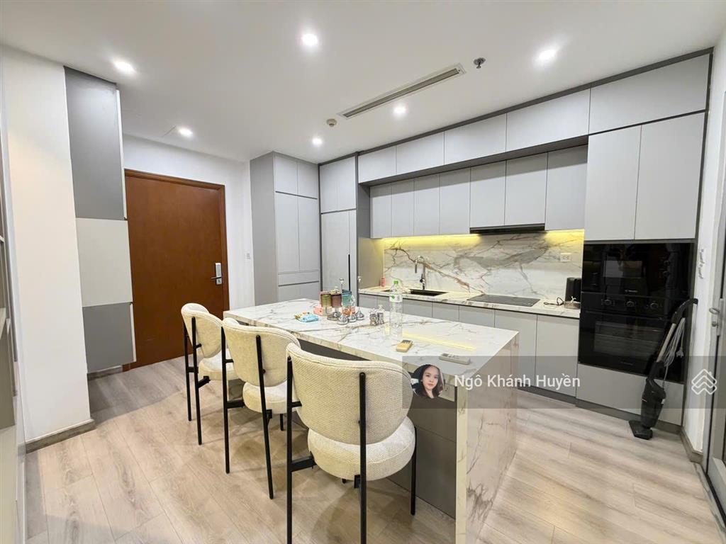 Căn hộ 2 phòng ngủ tại vinhomes central park 82m2, view thành phố, sẵn sổ hồng