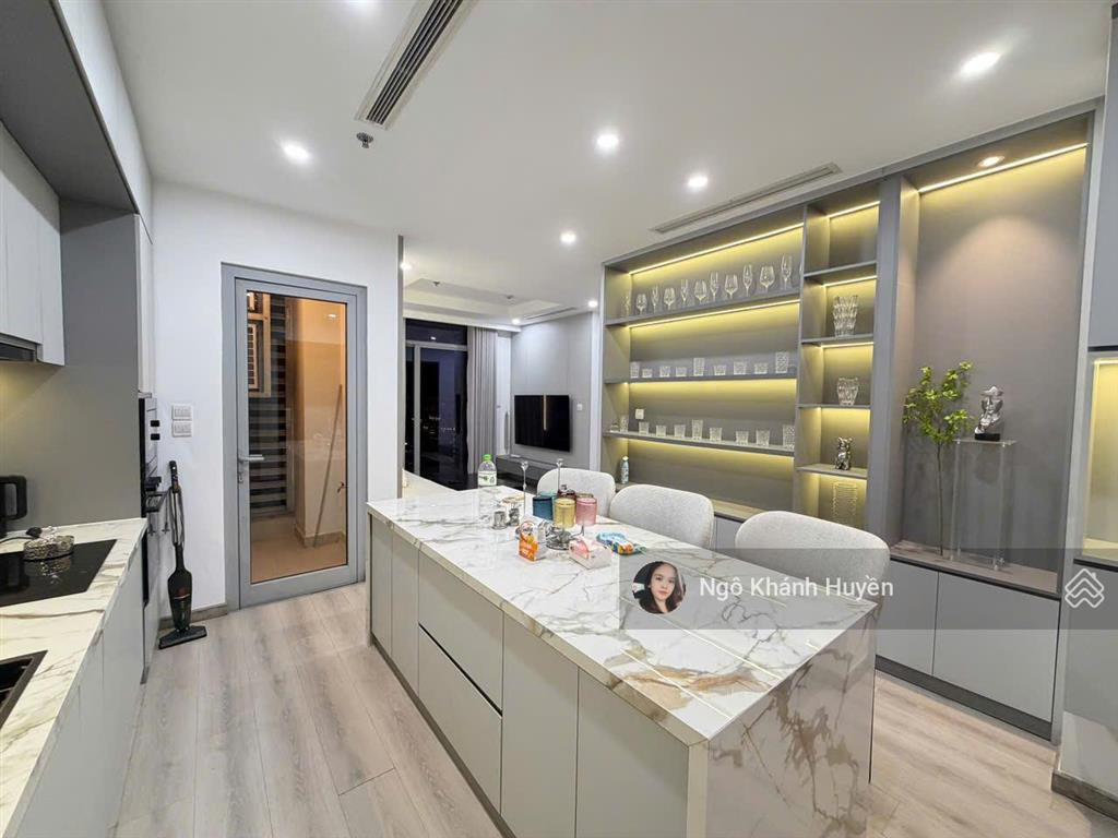 Căn hộ 2 phòng ngủ tại vinhomes central park 82m2, view thành phố, sẵn sổ hồng