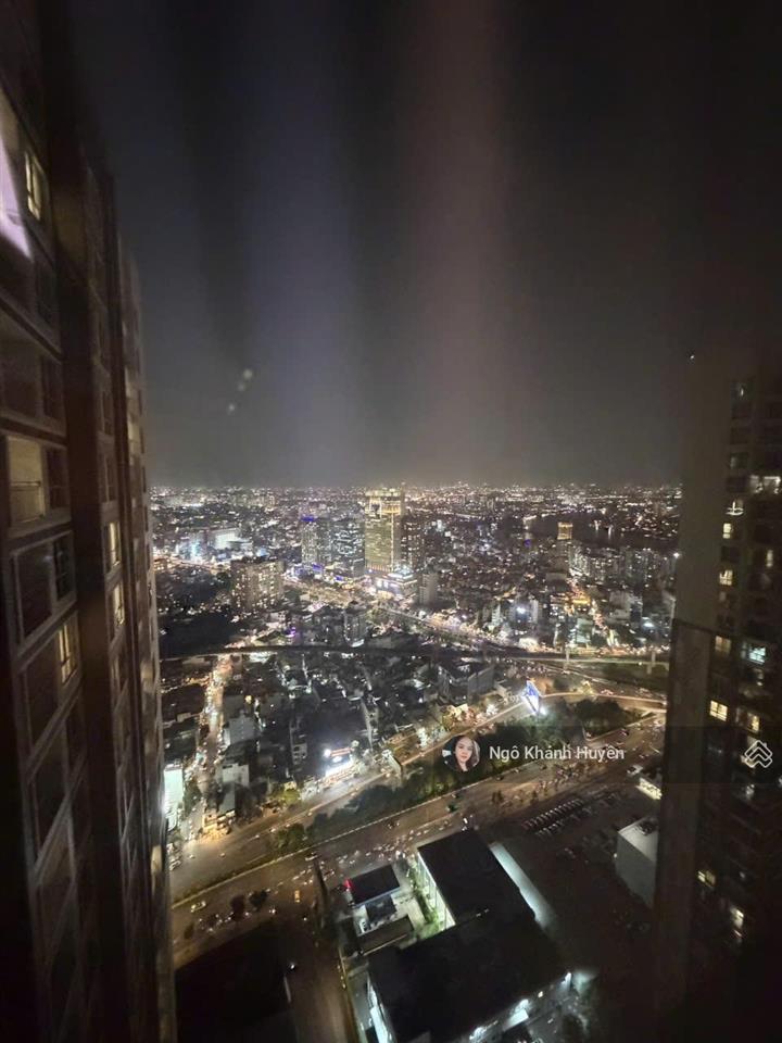 Căn hộ 2 phòng ngủ tại vinhomes central park 82m2, view thành phố, sẵn sổ hồng