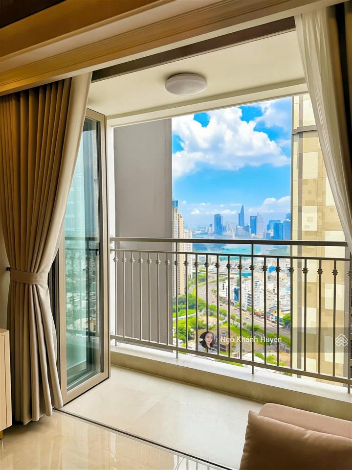 Bán căn hộ 2 phòng ngủ vinhomes central park, view về hướng quận 1, sổ hồng sẵn,  0901 692 ***