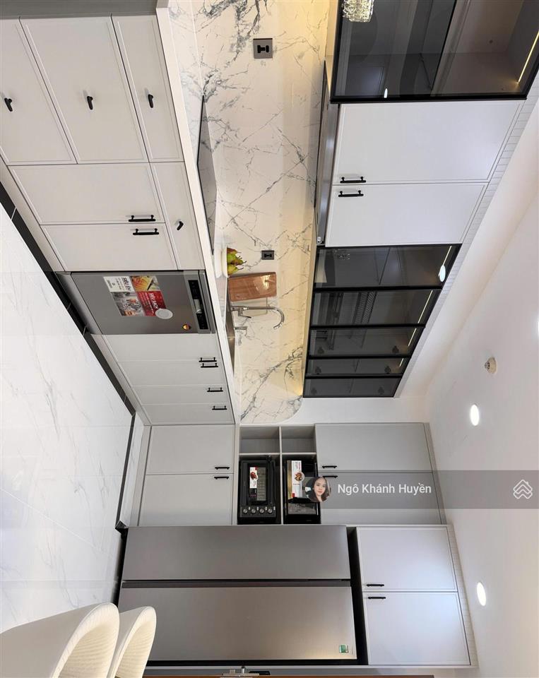 Bán căn hộ cc vinhomes central park, 16.2 tỷ, 83m2, đẹp, nhiều tiện ích