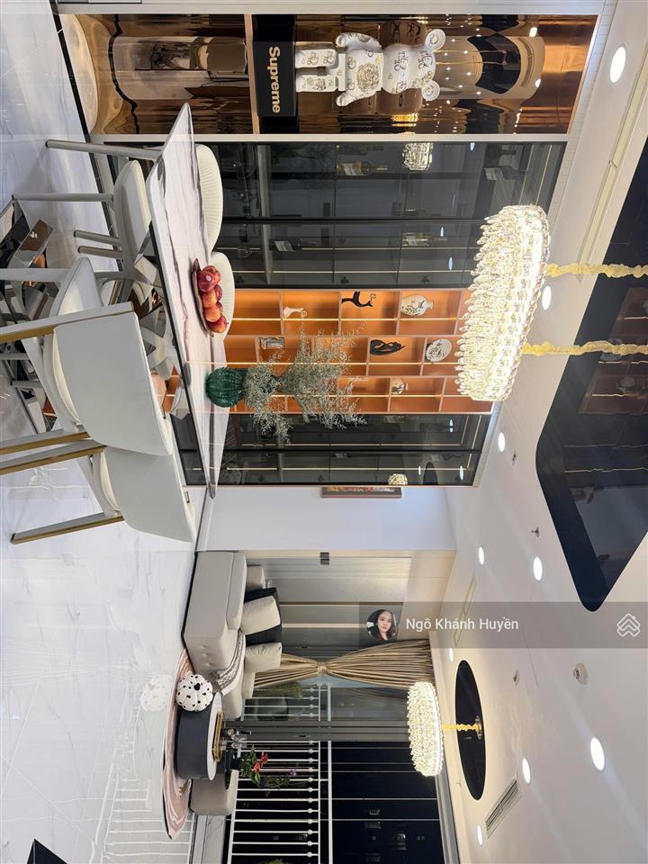Bán căn hộ cc vinhomes central park, 16.2 tỷ, 83m2, đẹp, nhiều tiện ích
