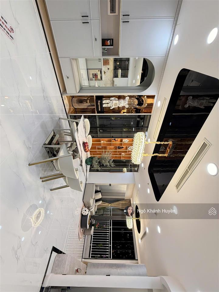 Bán căn hộ cc vinhomes central park, 16.2 tỷ, 83m2, đẹp, nhiều tiện ích