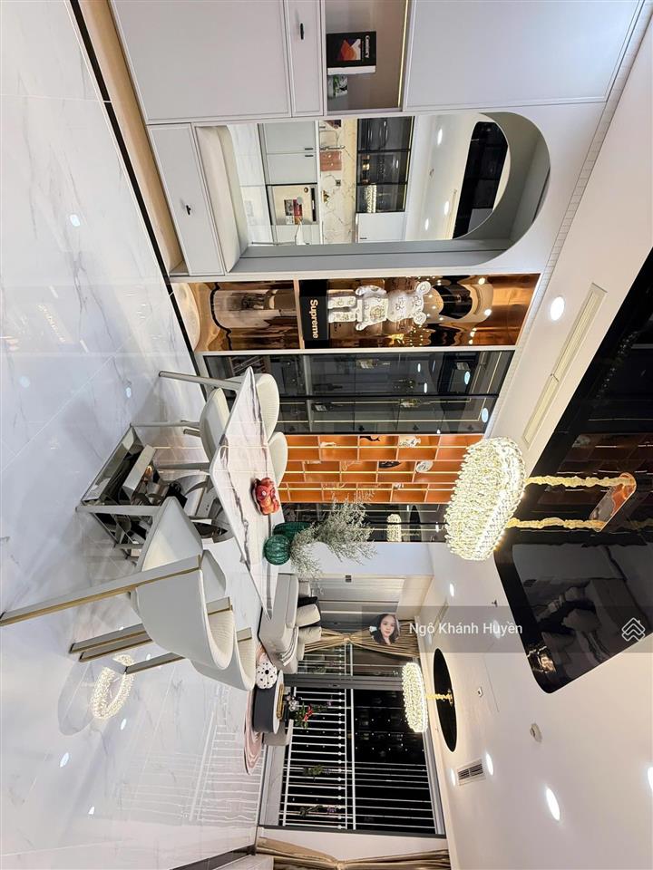 Bán căn hộ cc vinhomes central park, 16.2 tỷ, 83m2, đẹp, nhiều tiện ích