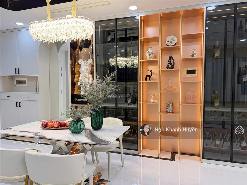 Bán căn hộ cc vinhomes central park, 16.2 tỷ, 83m2, đẹp, nhiều tiện ích