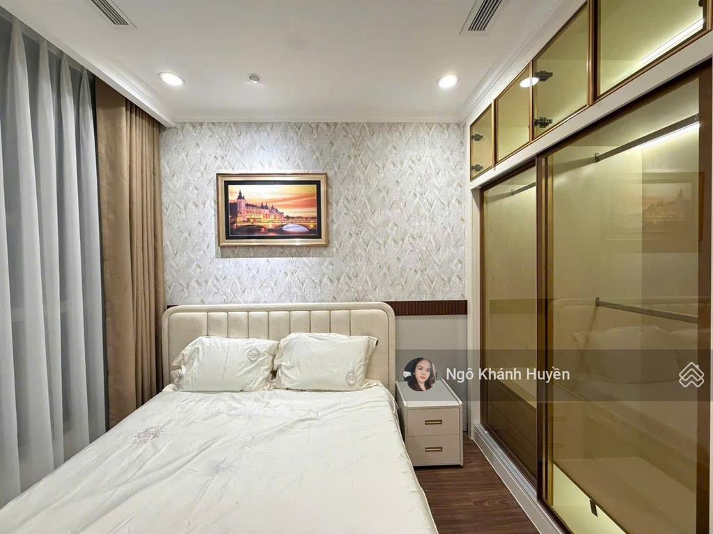 Bán nhanh căn hộ 2 phòng ngủ vinhomes central park 79m2 view hồ bơi giá 10 tỷ có sổ hồng
