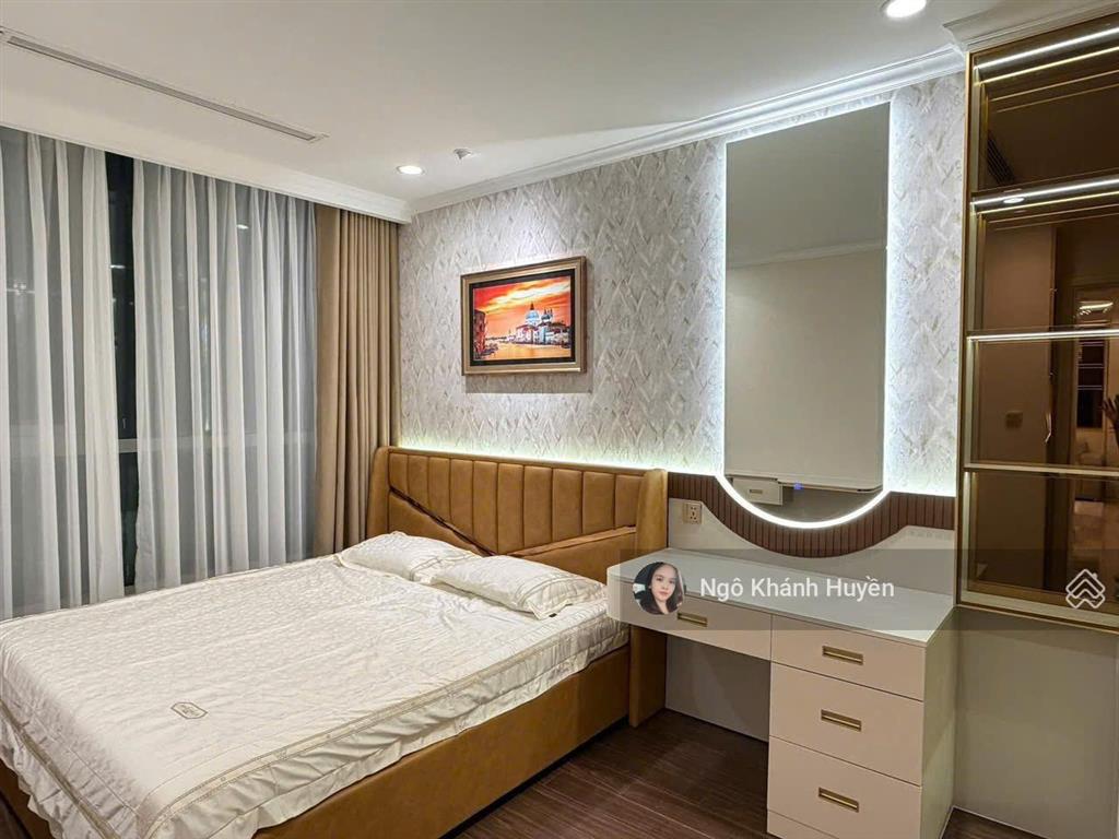Bán nhanh căn hộ 2 phòng ngủ vinhomes central park 79m2 view hồ bơi giá 10 tỷ có sổ hồng