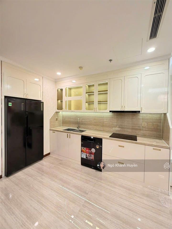 Bán nhanh căn hộ 2 phòng ngủ vinhomes central park 79m2 view hồ bơi giá 10 tỷ có sổ hồng