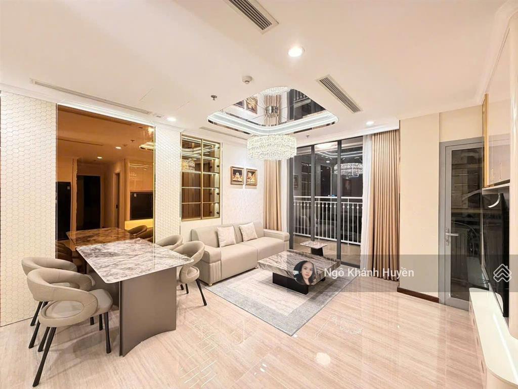 Bán nhanh căn hộ 2 phòng ngủ vinhomes central park 79m2 view hồ bơi giá 10 tỷ có sổ hồng