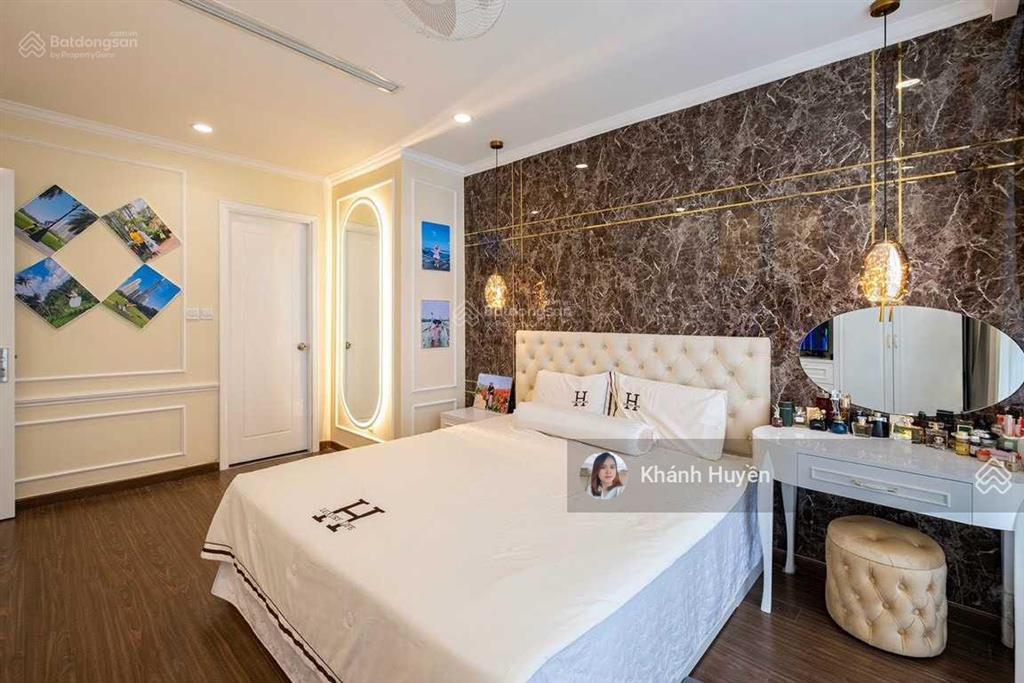 Cho thuê căn hộ 3 phòng ngủ vinhomes central park, 135,2m2 view sông.  0901 692 ***