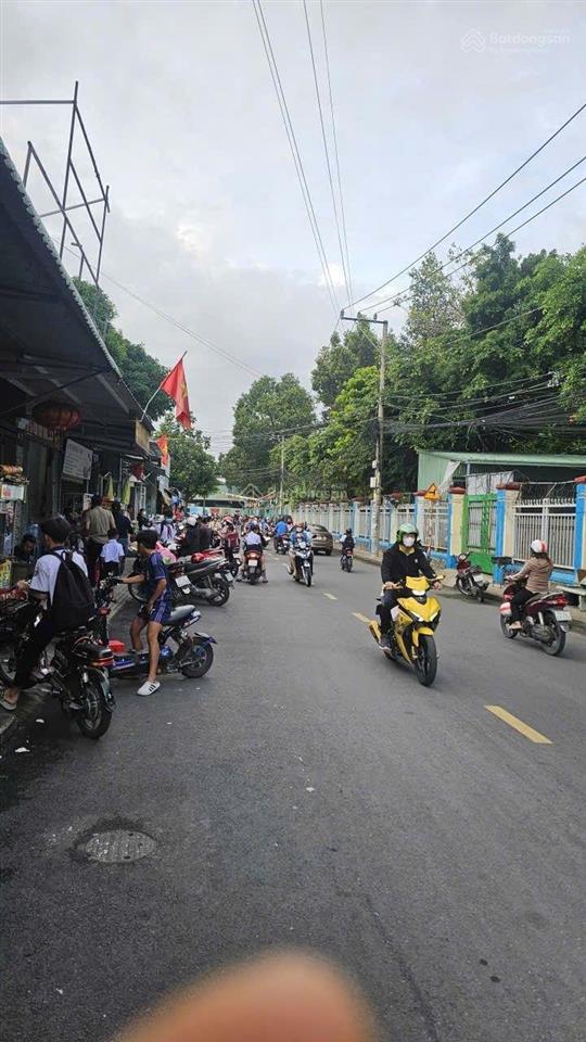 Bán mặt tiền kinh doanh có 2 căn nhà cấp 4 liền kề và 21 phòng trọ phía sau