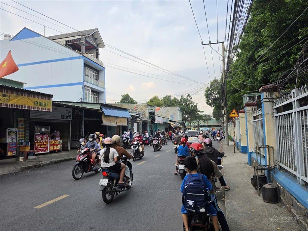 Bán mặt tiền kinh doanh có 2 căn nhà cấp 4 liền kề và 21 phòng trọ phía sau
