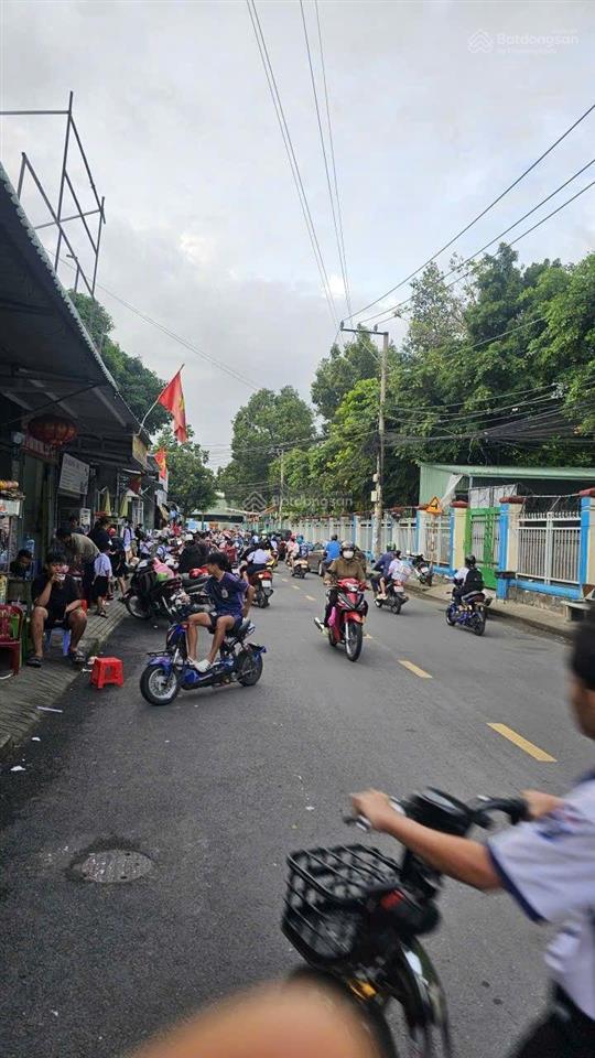 Bán mặt tiền kinh doanh có 2 căn nhà cấp 4 liền kề và 21 phòng trọ phía sau