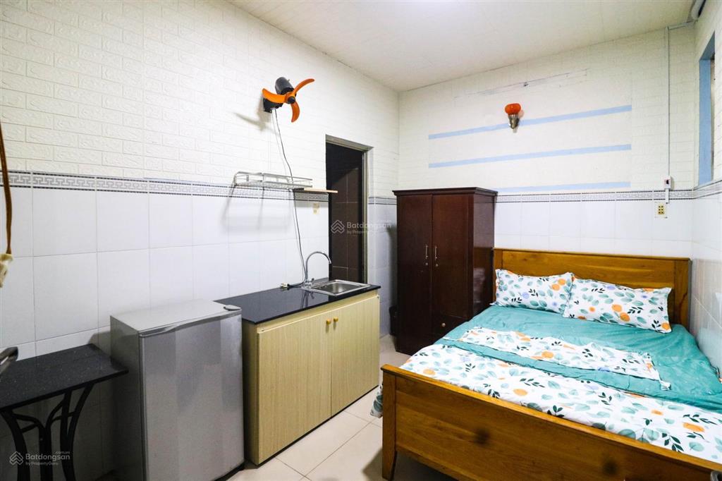 Cho thuê phòng ở mt đường số 10, kdc trung sơn, bc, đ/d sài gòn mia, 20m2, 3tr. linh 0902 505 ***