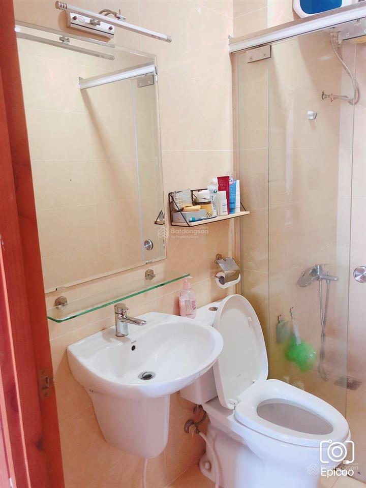 Cho thuê nhà hẻm đường cao thắng, p.5, q.3 (cũ), giá 12tr/th. linh 0902 505 ***