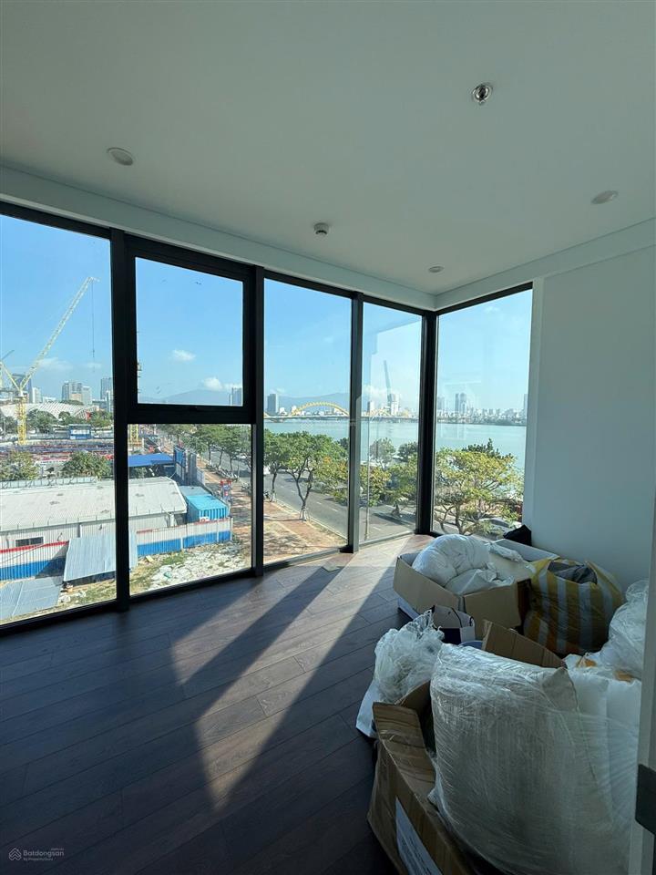 Chính chủ cắt lỗ bán căn 2 ngủ view sông hàn ngay tuyến phố bạch đằng, gần cầu rồng