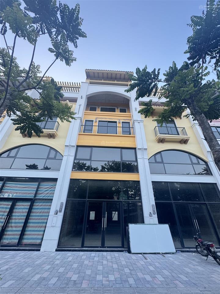 Chính chủ cần bán căn 5 tầng đẹp trong dãy shophouse trần hưng đạo, hỗ trợ thêm ac thiện chí