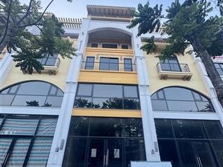 Chính chủ cần bán căn 5 tầng đẹp trong dãy shophouse trần hưng đạo, hỗ trợ thêm ac thiện chí