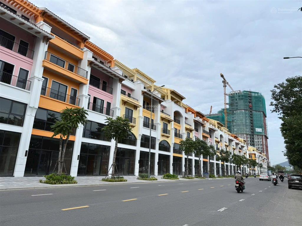 Chính chủ cần bán căn 5 tầng đẹp trong dãy shophouse trần hưng đạo, hỗ trợ thêm ac thiện chí