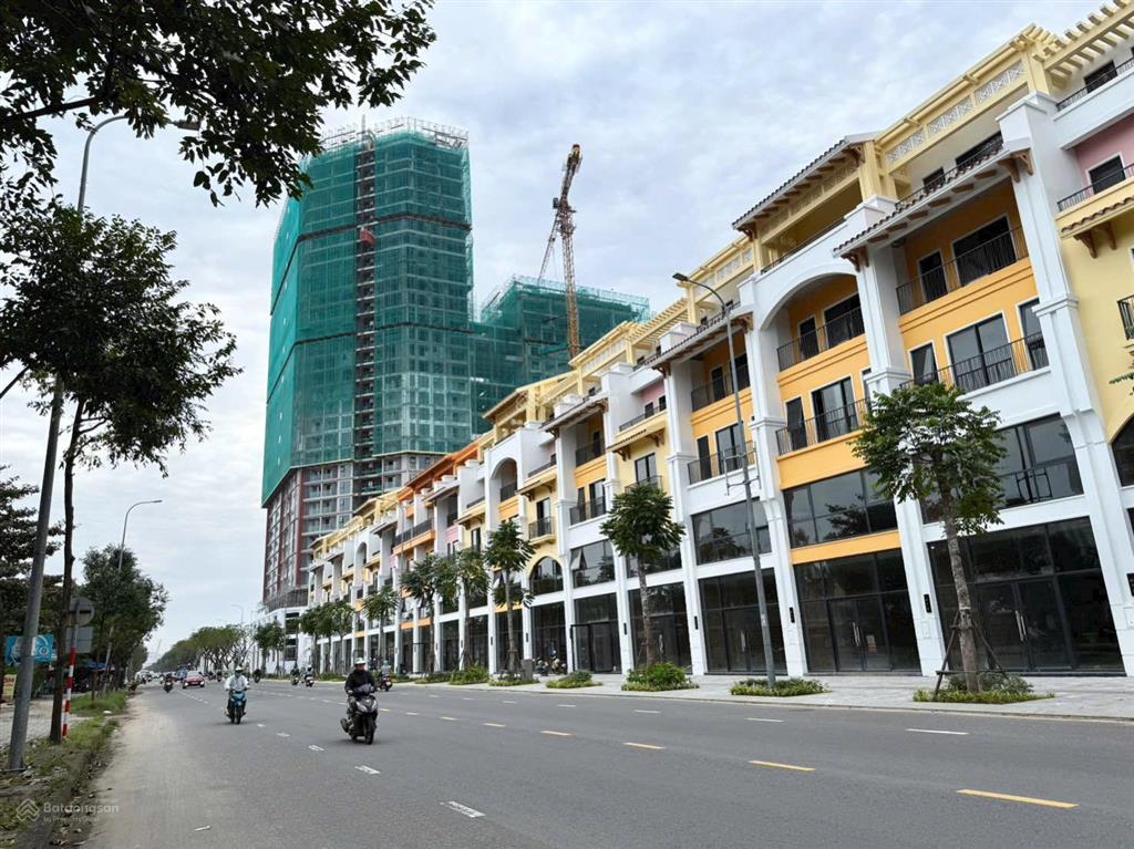 Chính chủ cần bán căn 5 tầng đẹp trong dãy shophouse trần hưng đạo, hỗ trợ thêm ac thiện chí