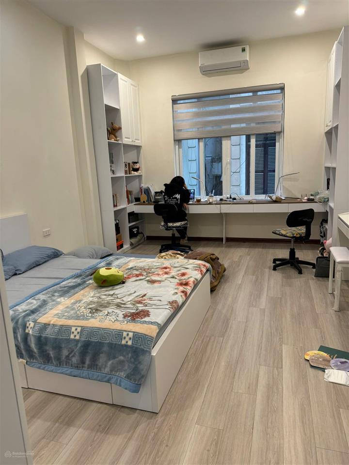 Bán nhà dãy 2 ngõ 98 thái hà dt 32m², 4 tầng, mt 4m, hướng tb, sđcc, giá 14,1 tỷ.
