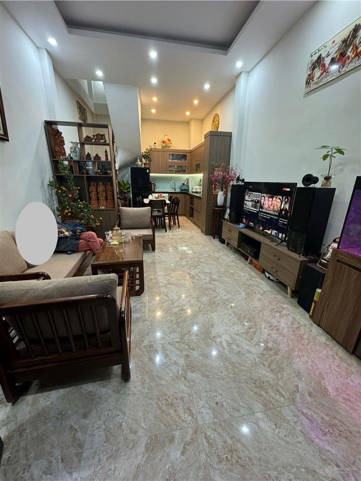 Bán nhà dãy 2 ngõ 98 thái hà dt 32m², 4 tầng, mt 4m, hướng tb, sđcc, giá 14,1 tỷ.