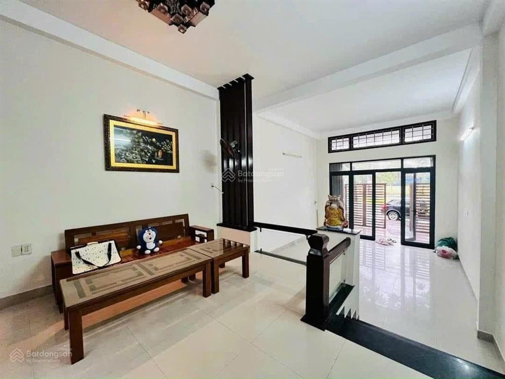 Cho thuê nhà nguyên căn đường an dương vương  mỹ an  ngũ hành sơn
 dt 100m2, dts 240m2