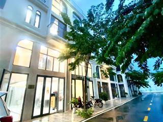 Bán nhà phố thương mại 5 tầng, 8 căn hộ mini cho thuê,pc châu âu,sổ hồng hoàn công ,ht vay 70%