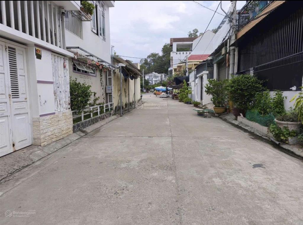 Nhà gần biển nha trang đường ô tô 8m ngang gần 8m giá chỉ hơn 4ty**