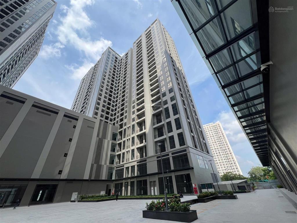 5,2 tỷ/83 m2 2 ngủ(tặng thêm voucher 450700 triệu) tầng trung view khu biệt thự siêu đẹp wisteria