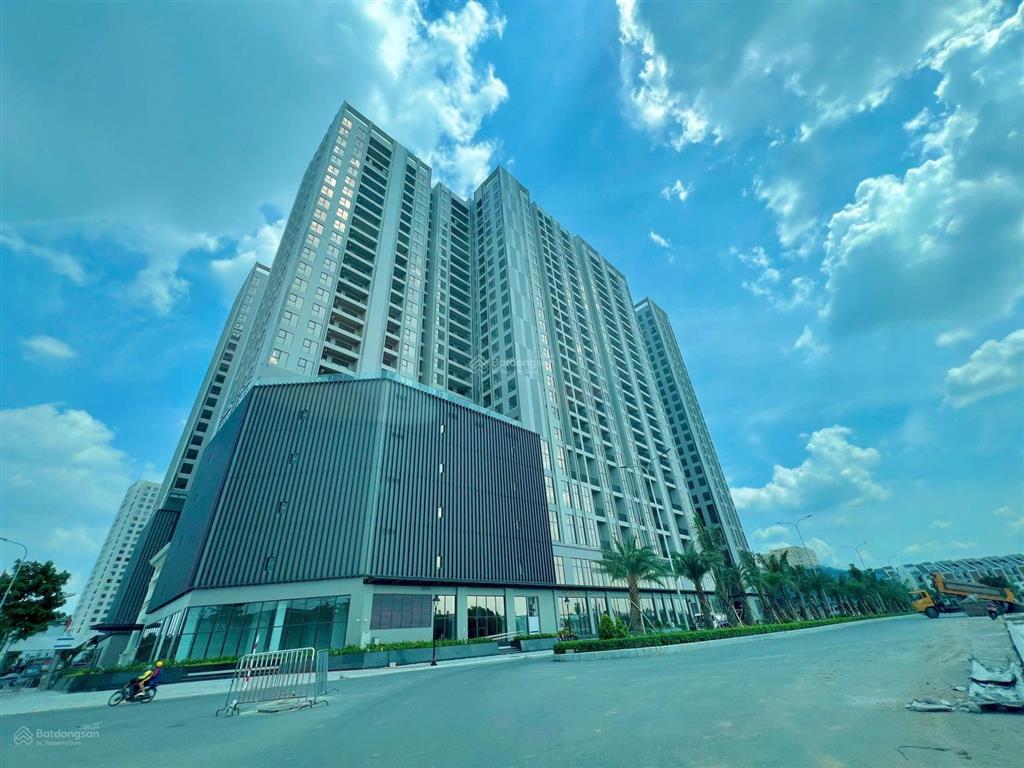 5,2 tỷ/83 m2 2 ngủ(tặng thêm voucher 450700 triệu) tầng trung view khu biệt thự siêu đẹp wisteria