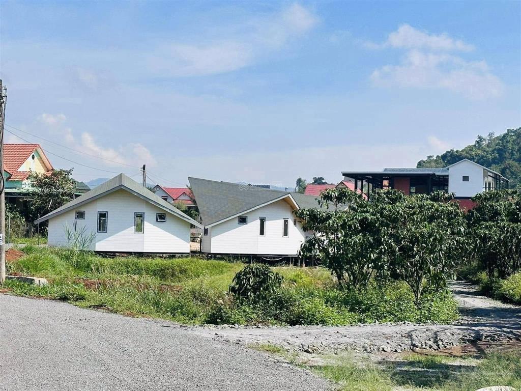 Bán đất xã b'lá, 10*60m, 606m2 tc, giá 2.2 tỉ